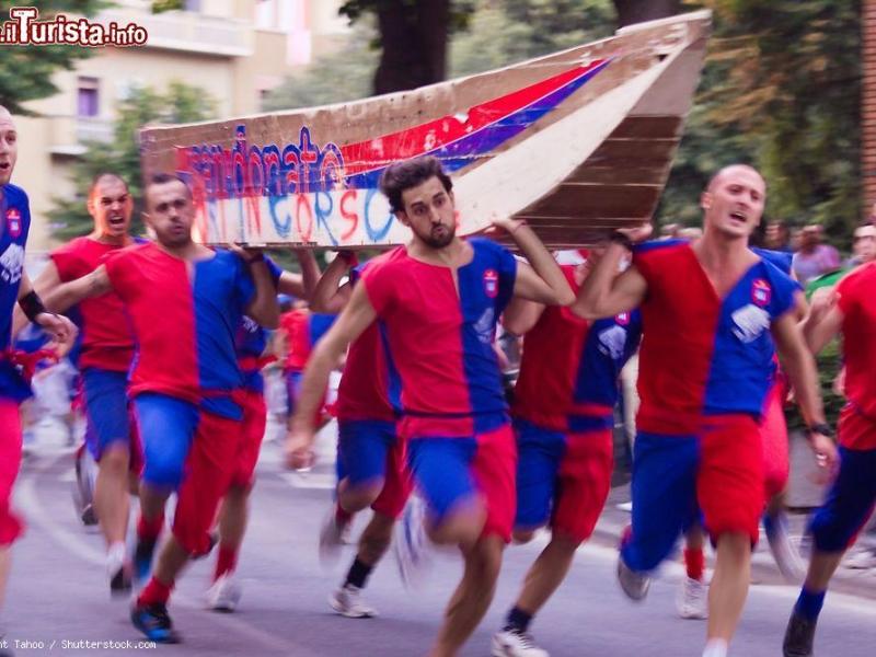 “Il Palio delle barche di Passignano: Barche in spalla, sangue e&nbsp;memoria”