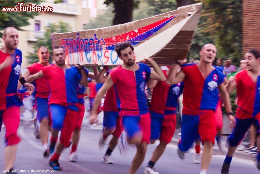 “Il Palio delle barche di Passignano: Barche in spalla, sangue e&nbsp;memoria”